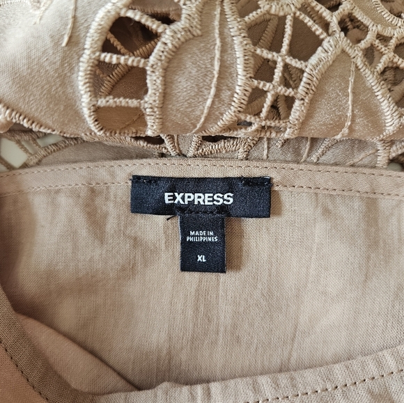 NWOT Express Embroidered Crochet Puff Sleeve Top - Picture 9 of 10